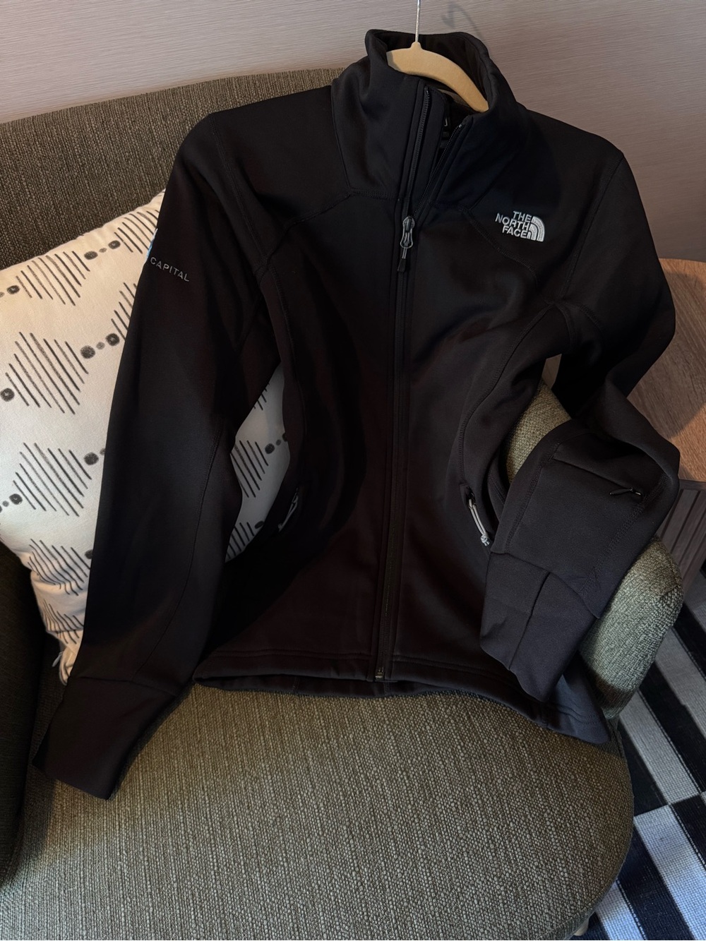 The North Face Black Softshell Performance Jacket - Picture 7 of 9